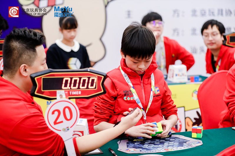 王艺衡打破二阶魔方亚洲纪录-1.jpg