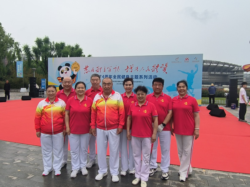 8人合影-1.jpg 8人合影-1.jpg
