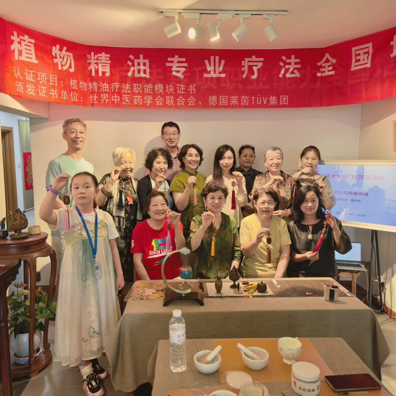 合影2-1.jpg