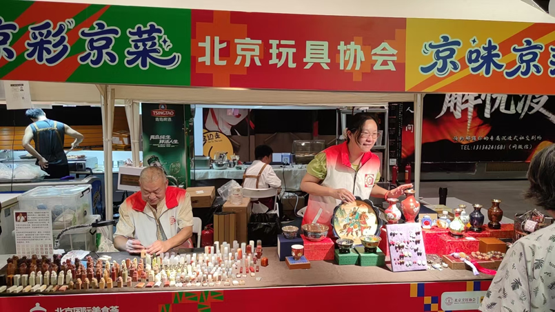 刘、杜现场展示-1.jpg 刘、杜现场展示-1.jpg