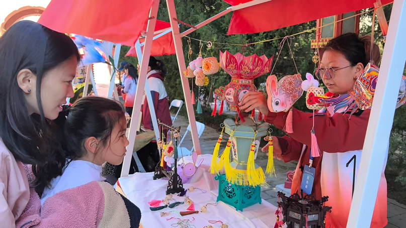 李拍灯彩-1.jpg 李拍灯彩-1.jpg