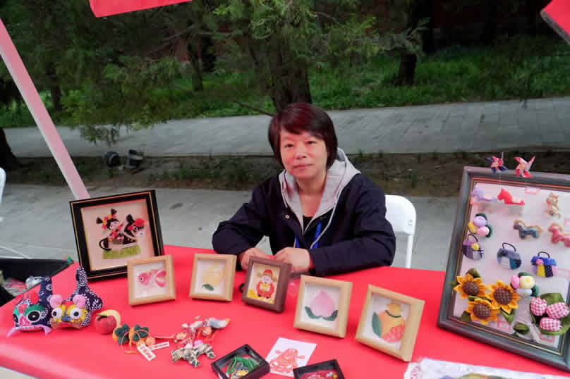 堆绣老师-1.jpg 堆绣老师-1.jpg