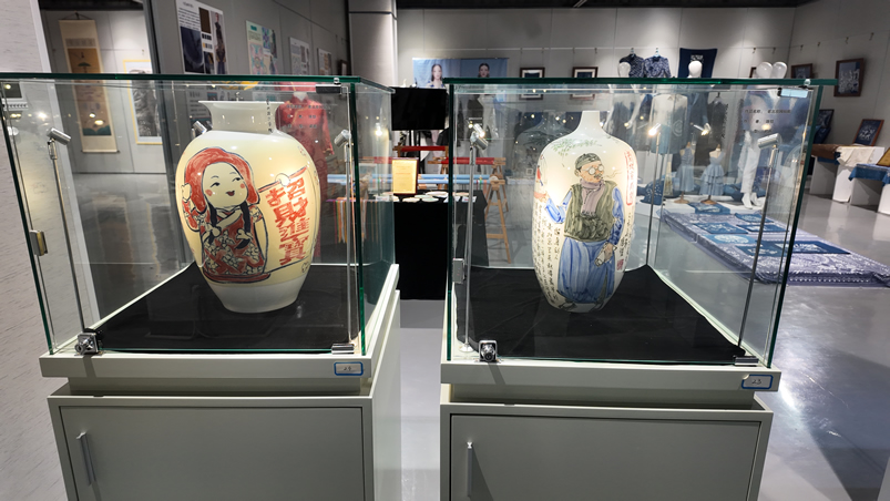 2只花瓶-1.jpg 2只花瓶-1.jpg
